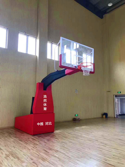 四川省成都某中学安装室内电动液压篮球案例 四川省成都某中学安装室内电动液压篮球案例
